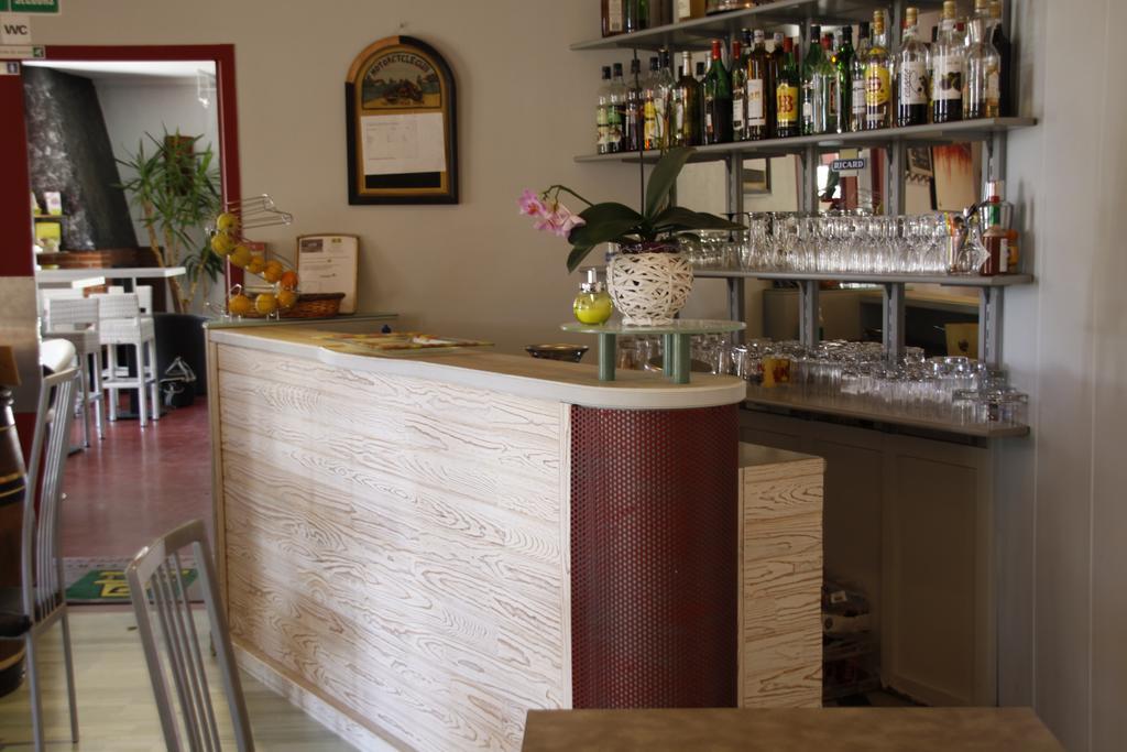 Logis Hotels - Hotel Et Restaurant Le Relais Des Garrigues Grisolles エクステリア 写真